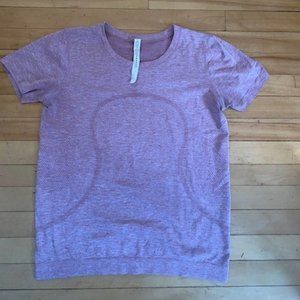 Lululemon Swiftly relaxed t shirt in dusty rose size 6 pristine condition